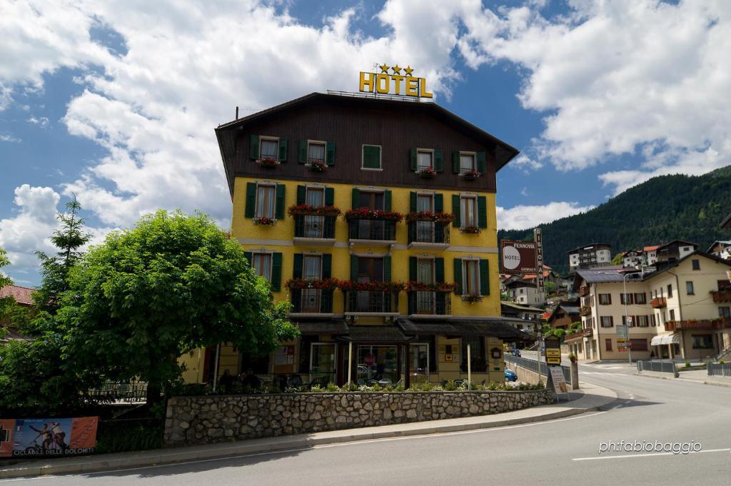 Hotel Ferrovia Calalzo di Cadore エクステリア 写真