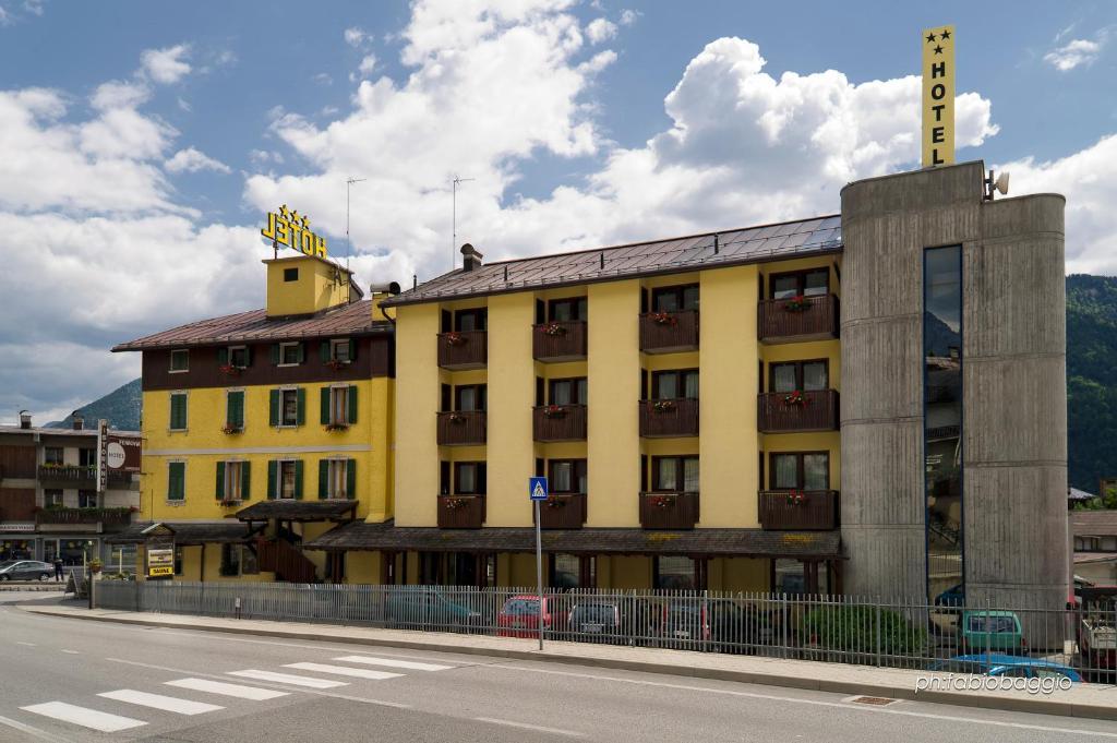 Hotel Ferrovia Calalzo di Cadore エクステリア 写真