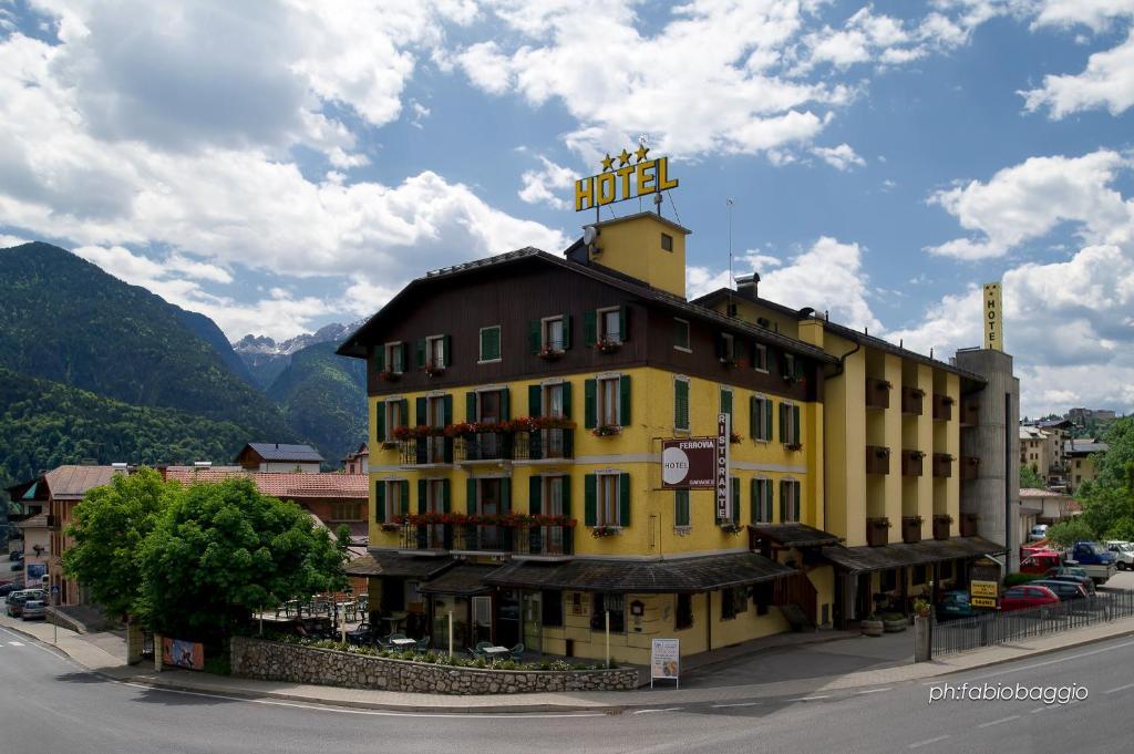 Hotel Ferrovia Calalzo di Cadore エクステリア 写真