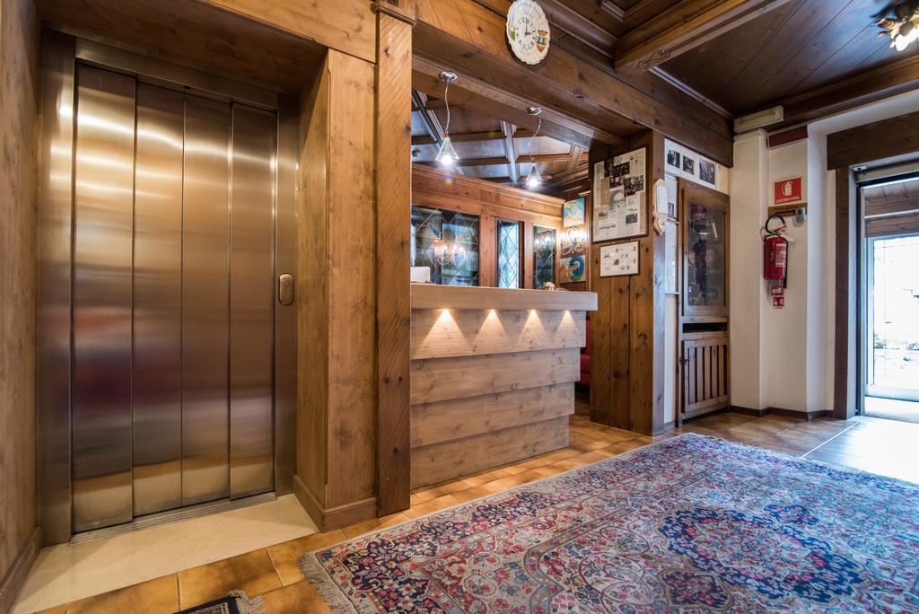 Hotel Ferrovia Calalzo di Cadore エクステリア 写真